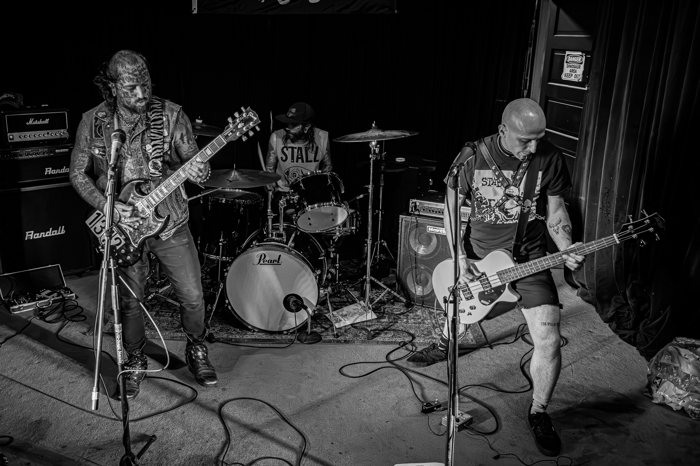Razorblade live at Green Beacon Gallery Show 2024, photo 16 by Don Jilla