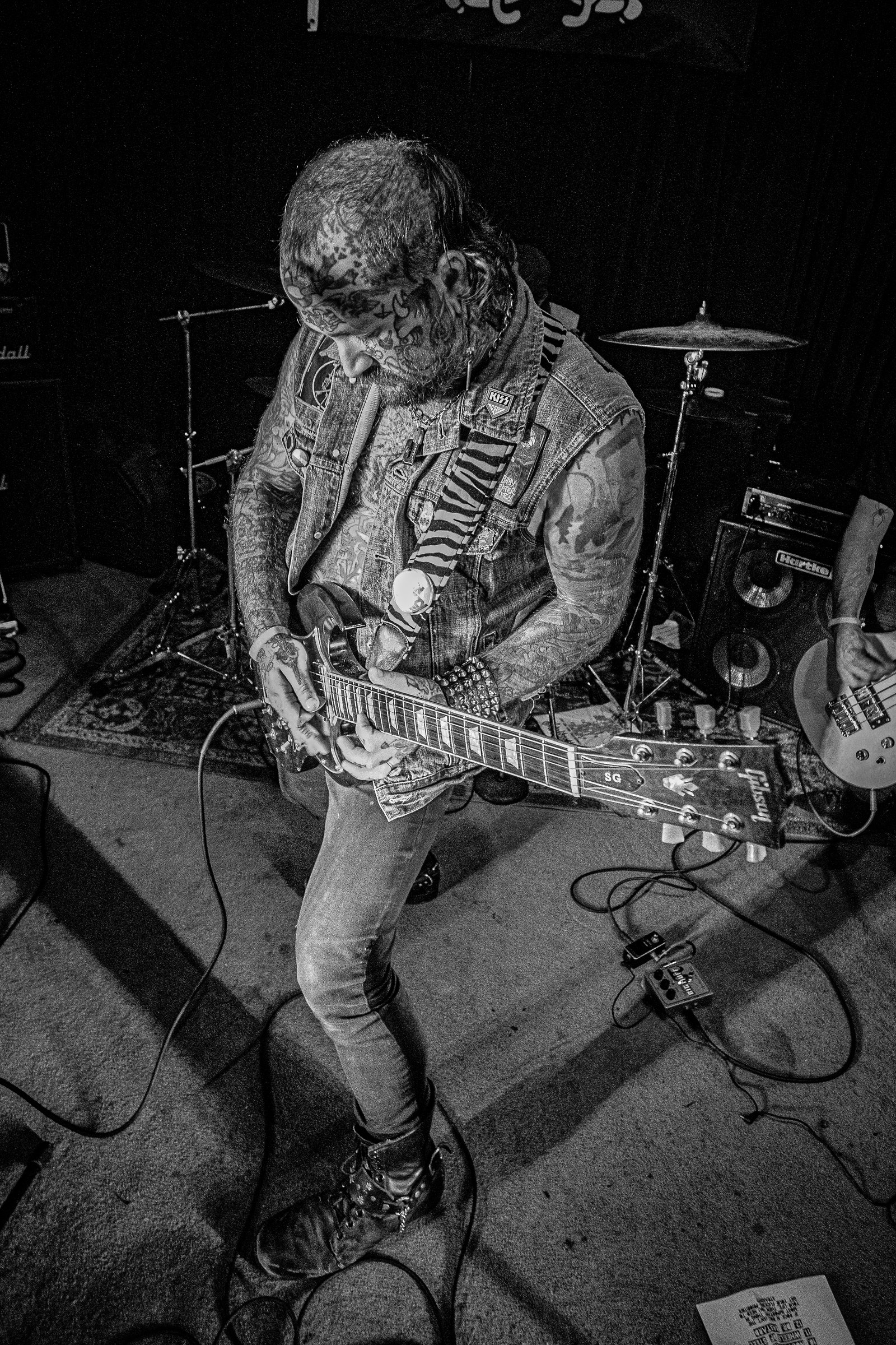 Razorblade live at Green Beacon Gallery Show 2024, photo 18 by Don Jilla