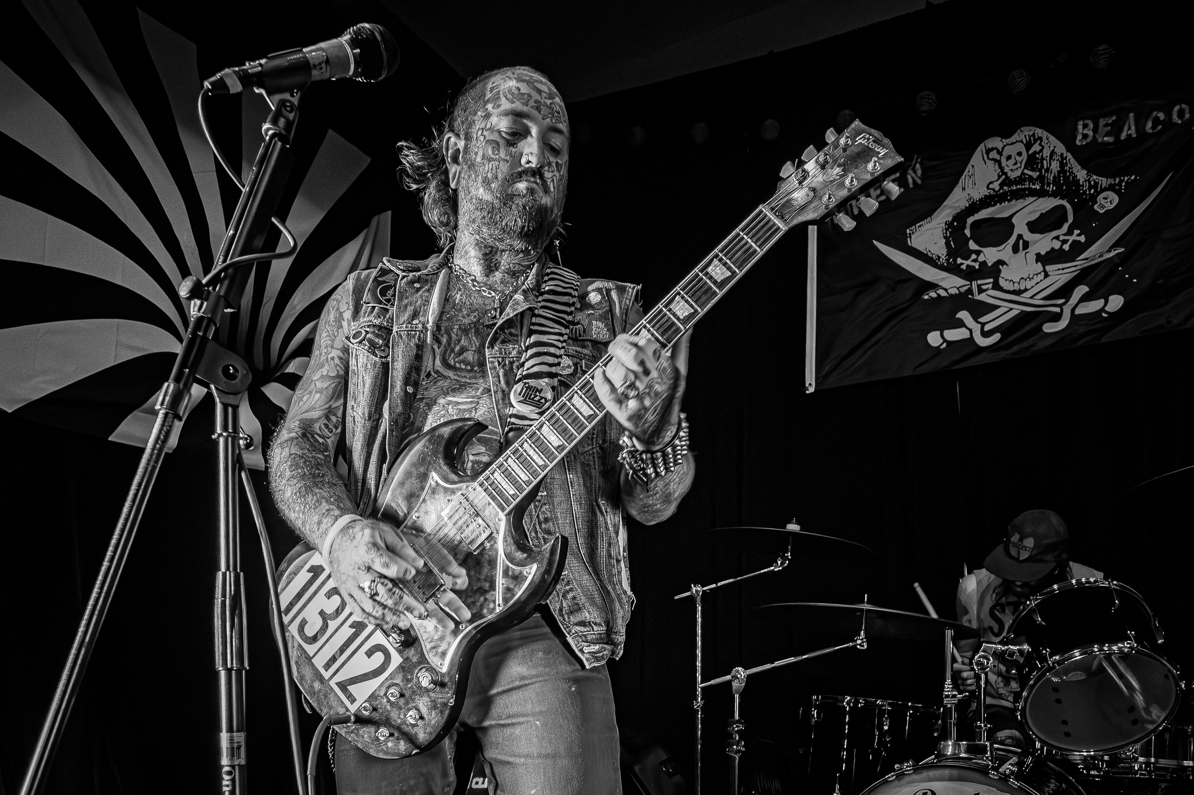 Razorblade live at Green Beacon Gallery Show 2024, photo 2 by Don Jilla