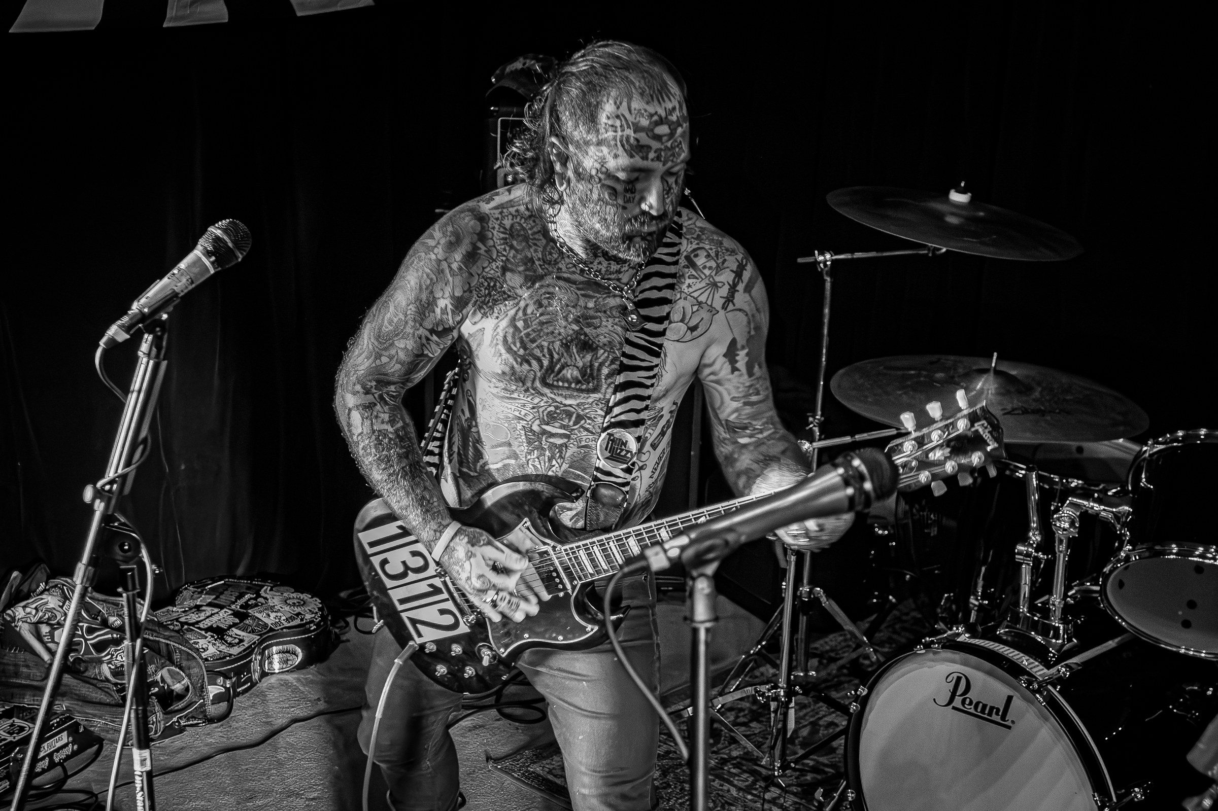 Razorblade live at Green Beacon Gallery Show 2024, photo 23 by Don Jilla