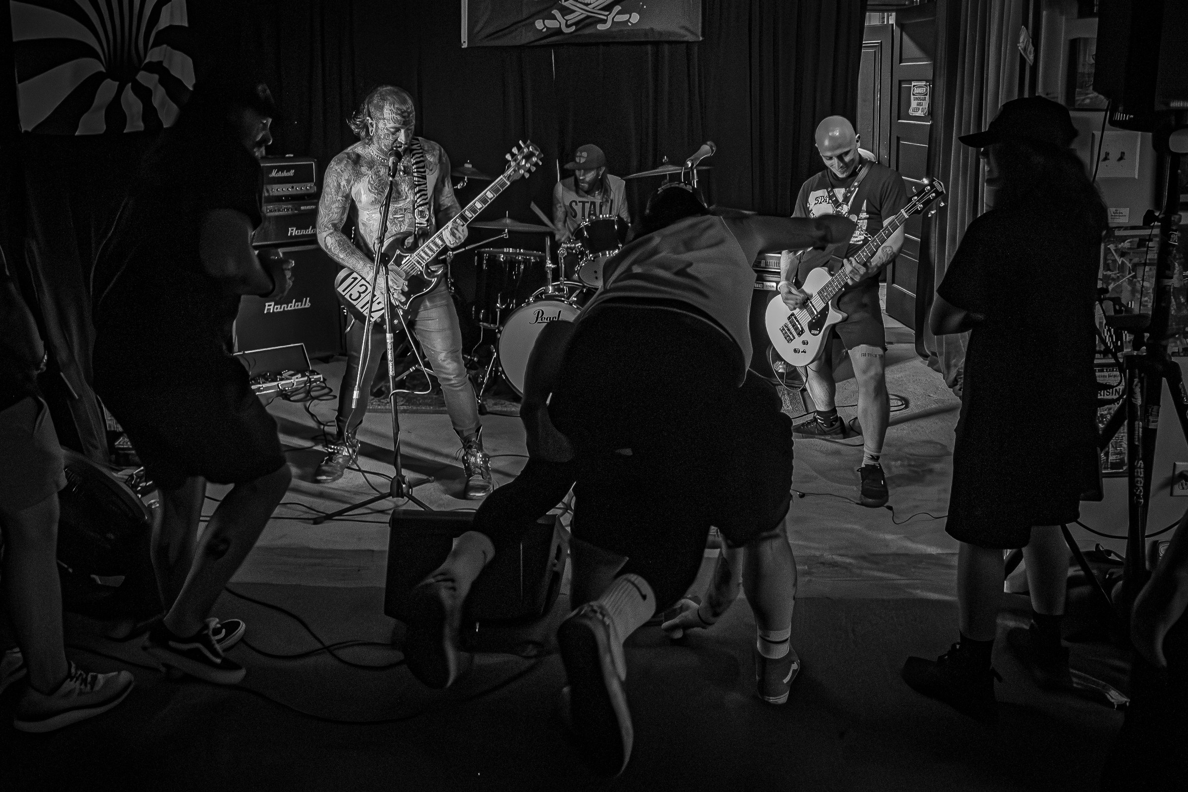 Razorblade live at Green Beacon Gallery Show 2024, photo 24 by Don Jilla